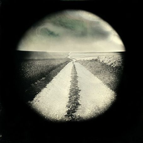 Foto de colodión en blanco y negro de un camino