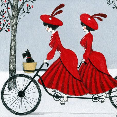 Ilustración de dos mujeres vestidas de época con vestidos rojos subidas a una bicicleta doble con su perrito