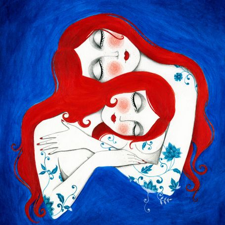 Ilustración de dos mujeres pelirrojas abrazándose con fondo azul